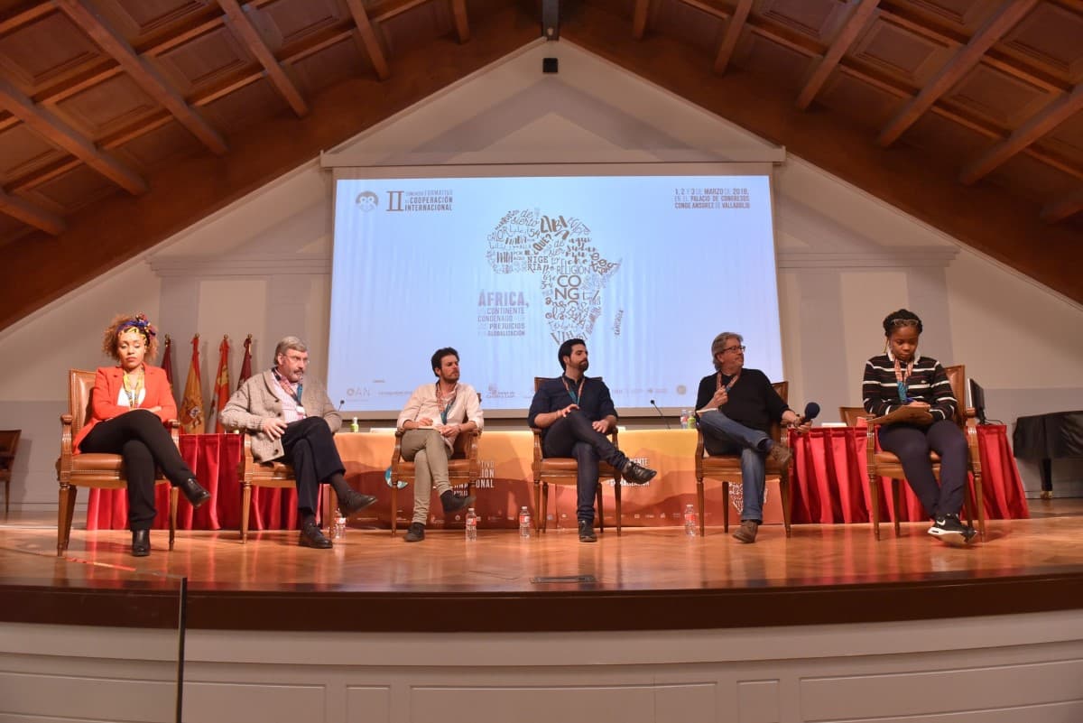 CODES - Actividades - Identidad Africana: Tradición y Modernidad - Albert Roca