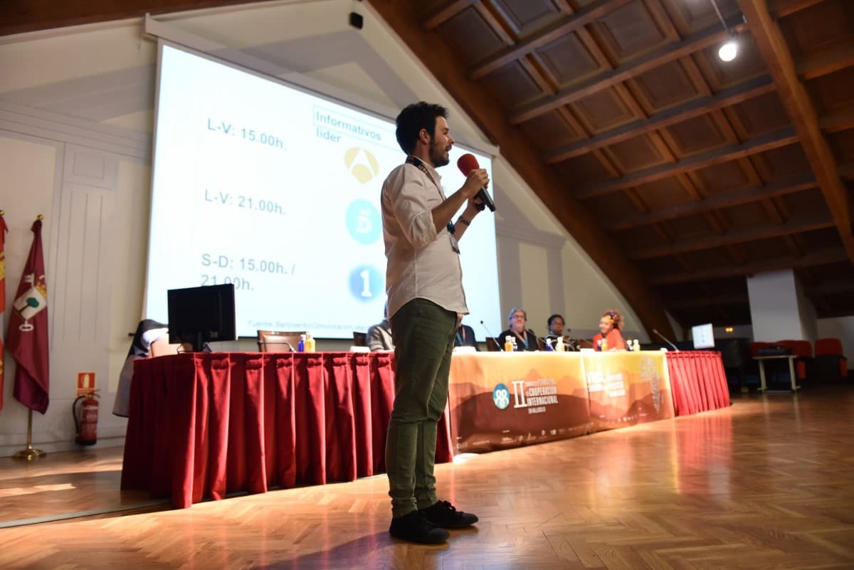CODES - Actividades - Presentación trabajo tutorías y debate con asistentes