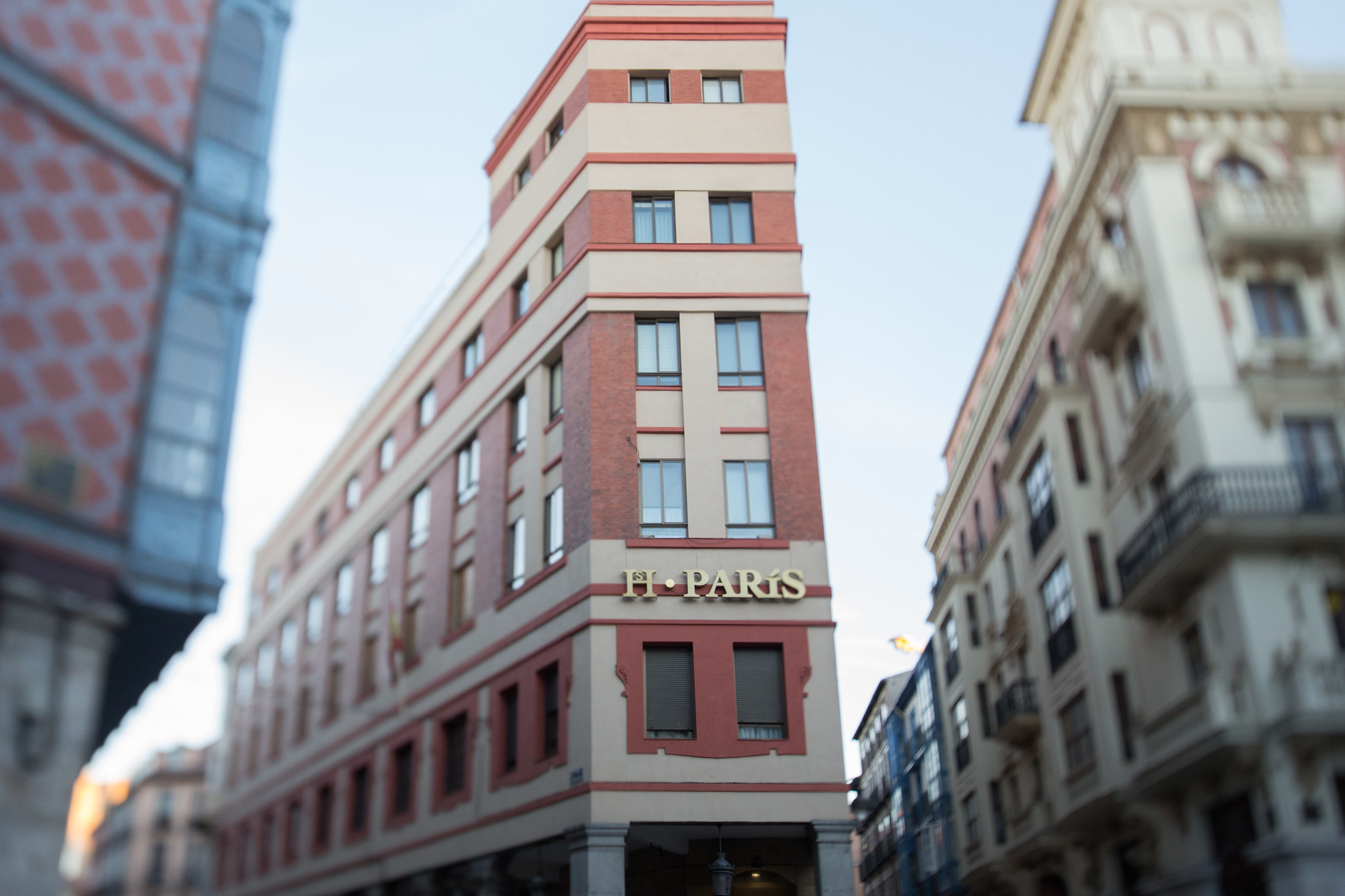 CODES - Alojamientos - Hostal París